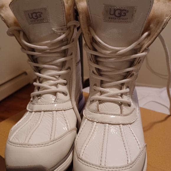 UGGS ADIRONDACK - Picture 4 of 16